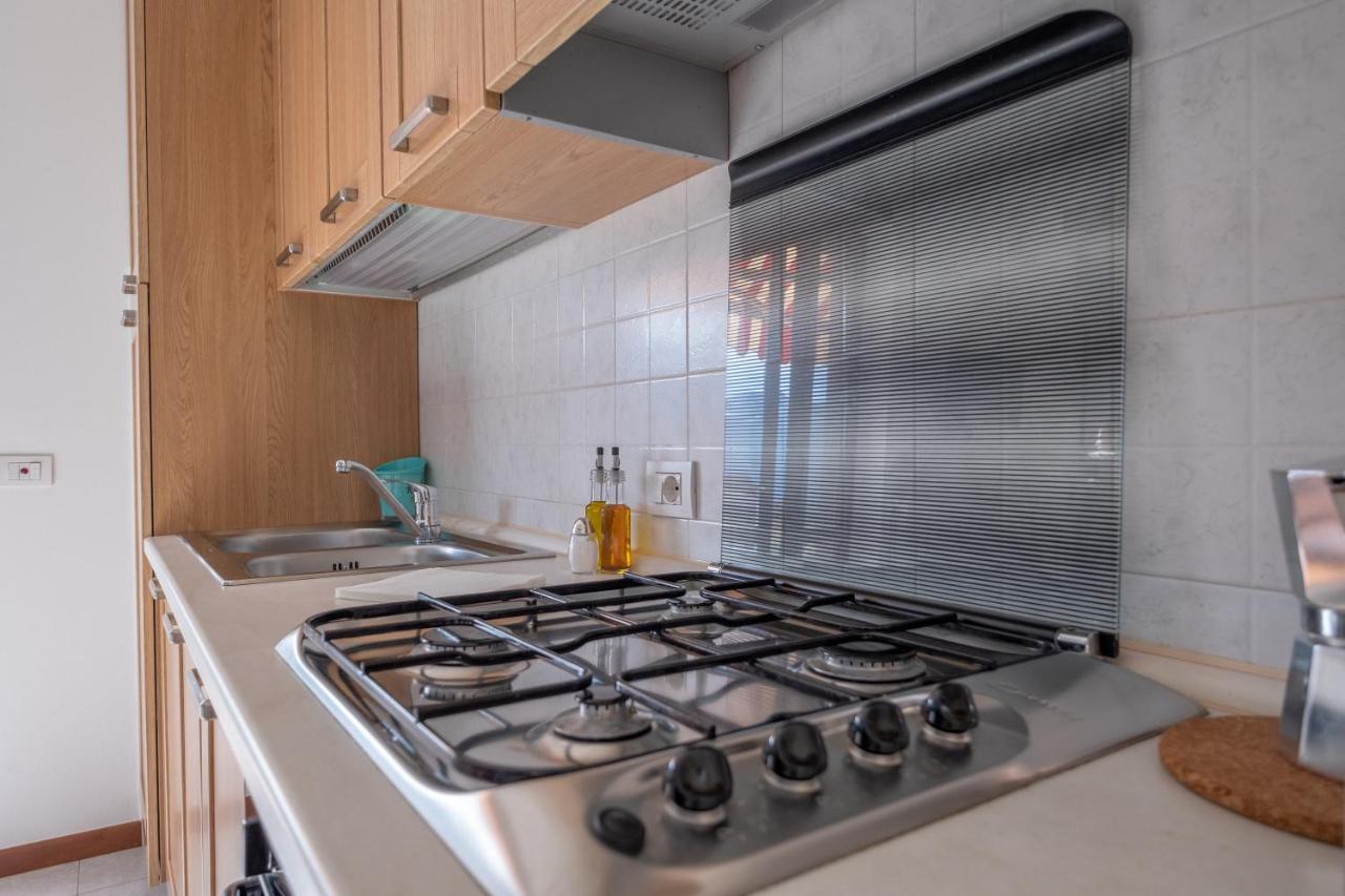 Happy Guest Apartments - Lake View And Pool Riva di Solto Exterior photo