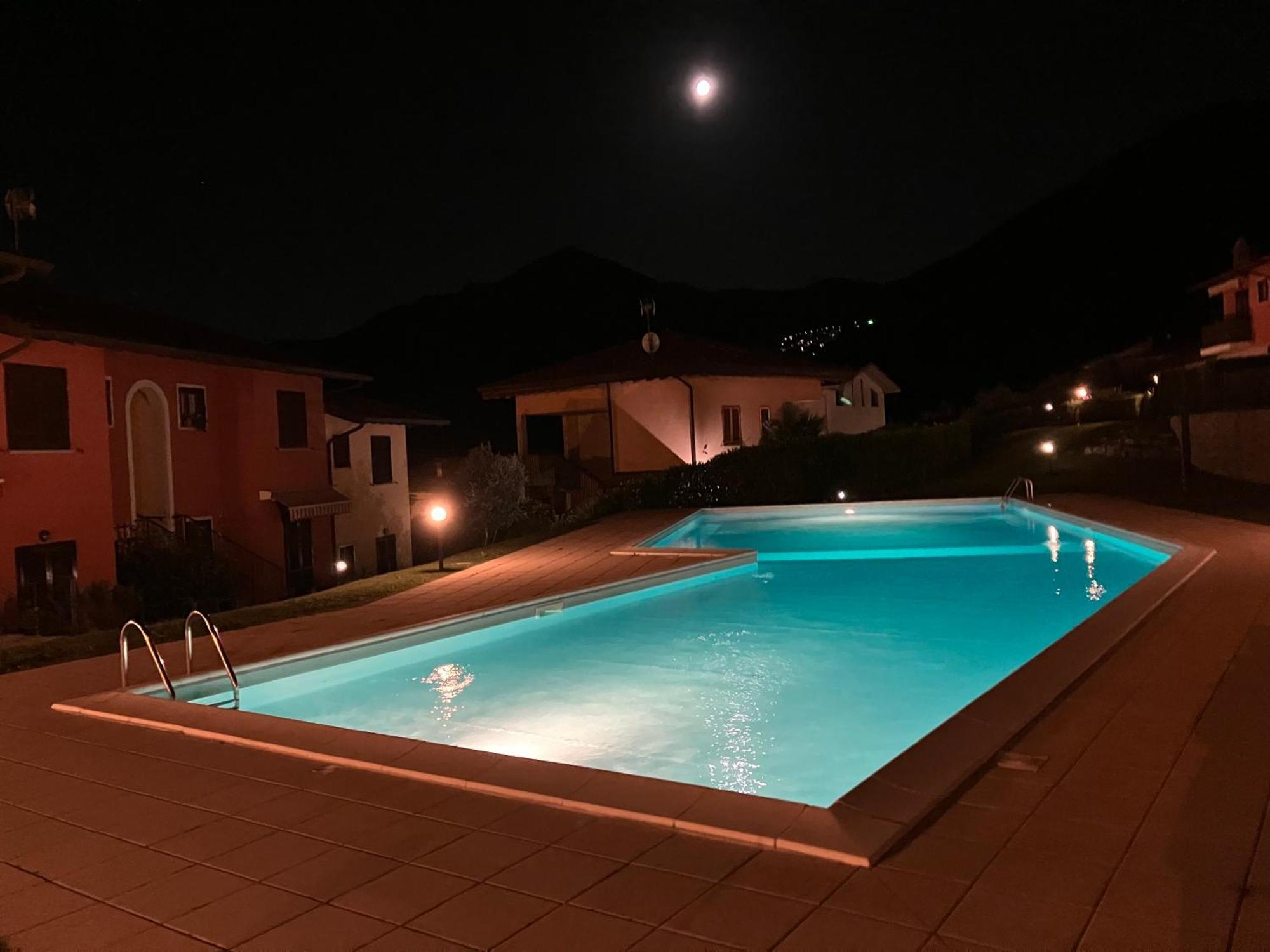 Happy Guest Apartments - Lake View And Pool Riva di Solto Exterior photo