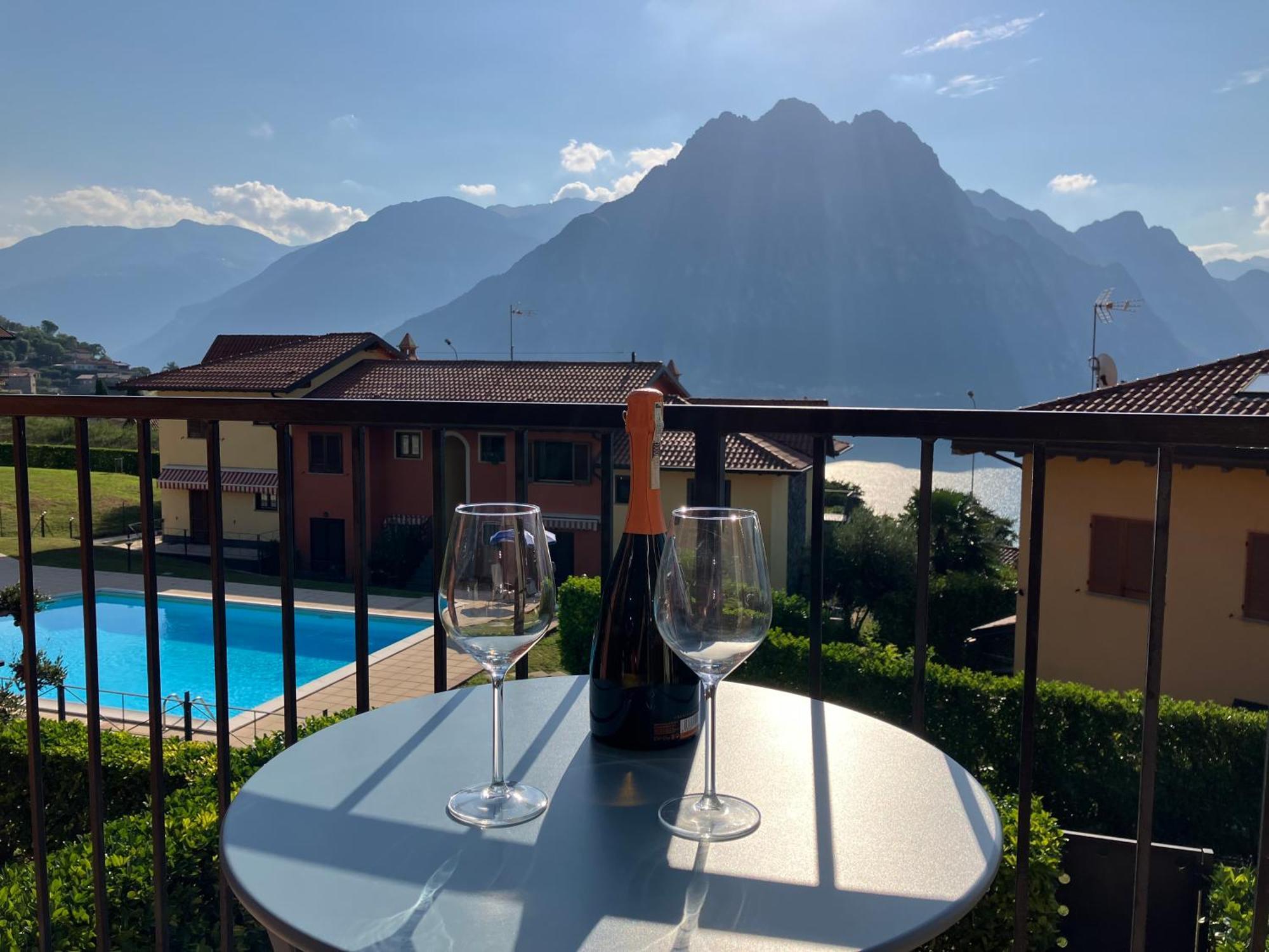 Happy Guest Apartments - Lake View And Pool Riva di Solto Exterior photo
