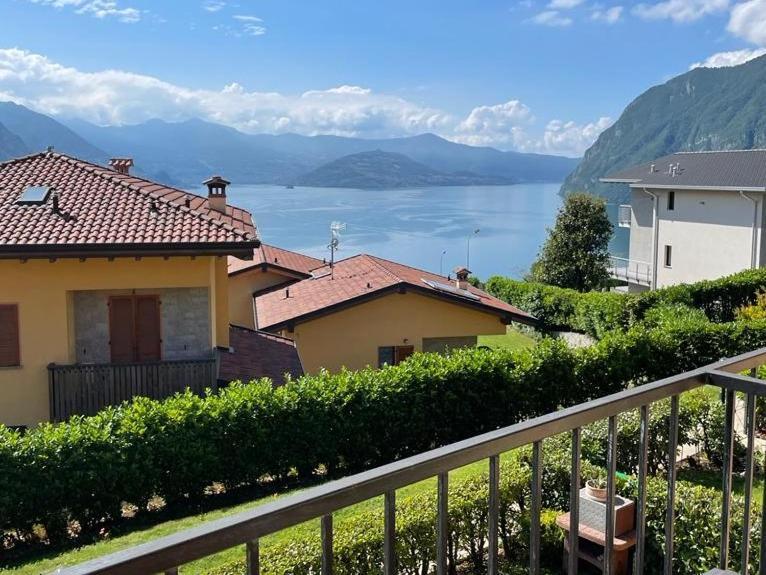 Happy Guest Apartments - Lake View And Pool Riva di Solto Exterior photo